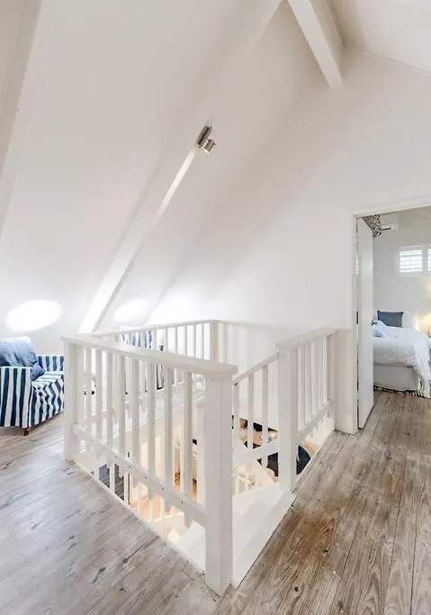 'The Rest' Stunning Noosa Family Beach Cottage