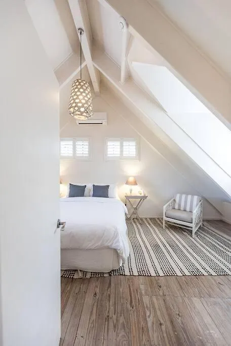 'The Rest' Stunning Noosa Family Beach Cottage