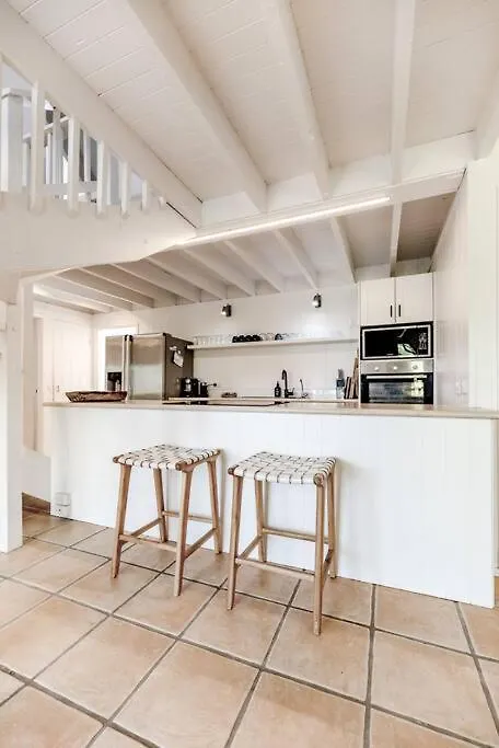 Hébergement de vacances 'The Rest' Stunning Noosa Family Beach Cottage