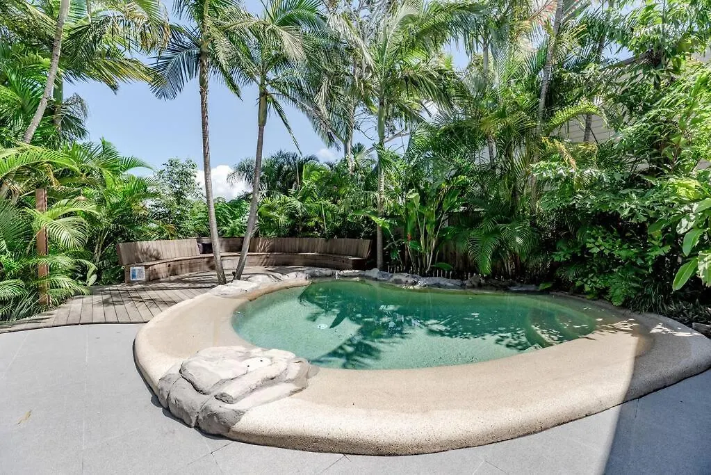 'The Rest' Stunning Noosa Family Beach Cottage