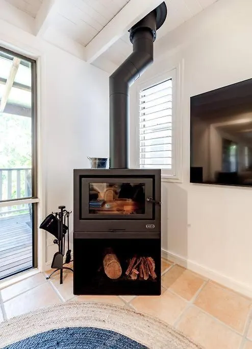 'The Rest' Stunning Noosa Family Beach Cottage Holiday home