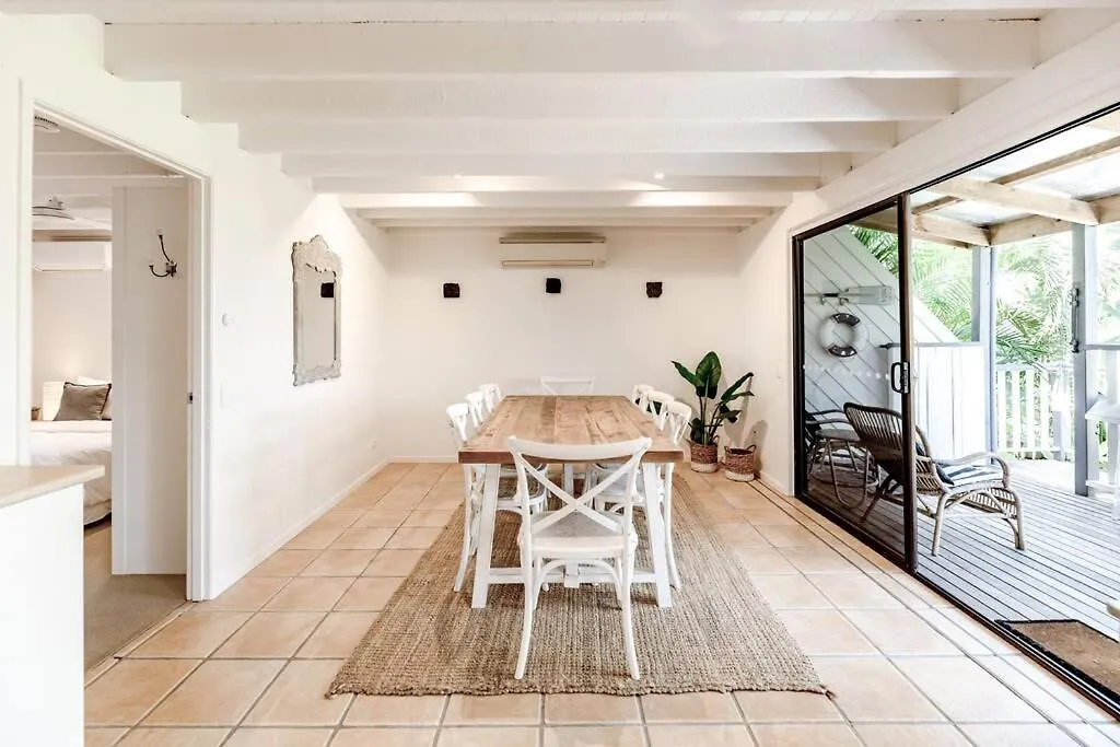 'The Rest' Stunning Noosa Family Beach Cottage 0*, Noosa Heads